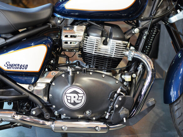 2026 Royal Enfield Super Meteor, синий, 792000 рублей - вид 13
