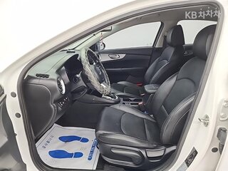 2022 Kia K3 II Рестайлинг, белый, 1467000 рублей, вид 5