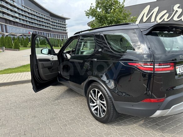 2018 Land Rover Discovery V, чёрный, 3278956 рублей - вид 4