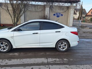 2013 Hyundai Solaris I, белый, 820000 рублей, вид 2