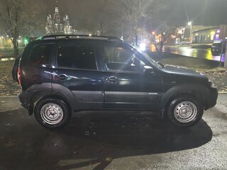 2011 Chevrolet Niva I Рестайлинг, чёрный, 550000 рублей, вид 2