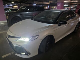 2021 Toyota Camry VIII (XV70), белый, 3050000 рублей, вид 3