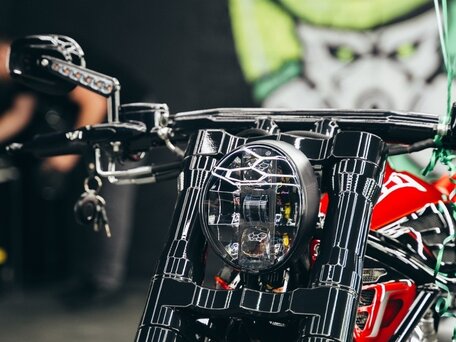 2016 Harley-Davidson V-Rod, красный, 3800000 рублей, вид 2