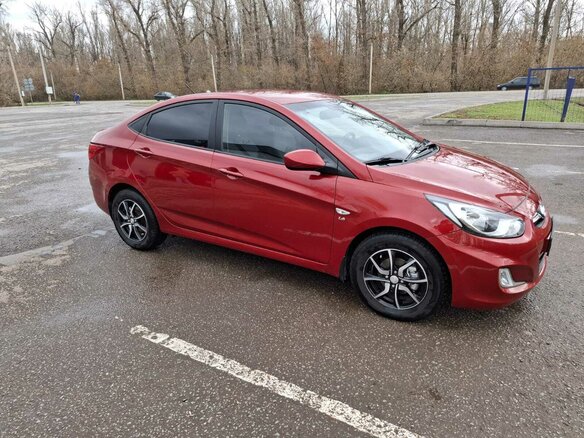 2012 Hyundai Solaris I, красный, 1150000 рублей - вид 5