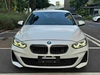 2022 BMW 1 серии 120i III (F52) Рестайлинг, белый, 1273000 рублей, вид 3
