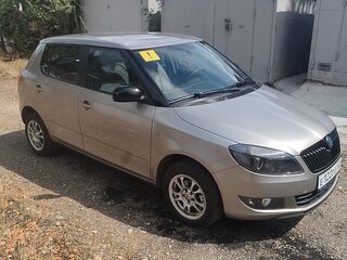 2011 Skoda Fabia II Рестайлинг, серый, 650000 рублей, вид 3