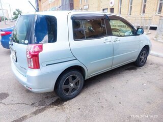 2011 Toyota Raum II, серебристый, 990000 рублей, вид 4
