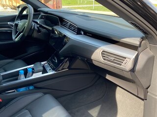 2022 Audi e-tron S, чёрный, 5200000 рублей, вид 4