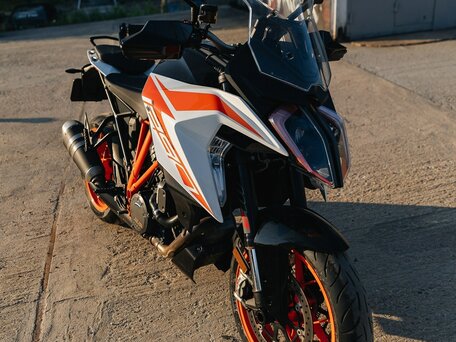 2019 KTM 1290 Super Duke GT, чёрный, 1300000 рублей, вид 3
