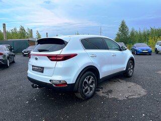 2018 Kia Sportage IV Рестайлинг, белый, 1905000 рублей, вид 5