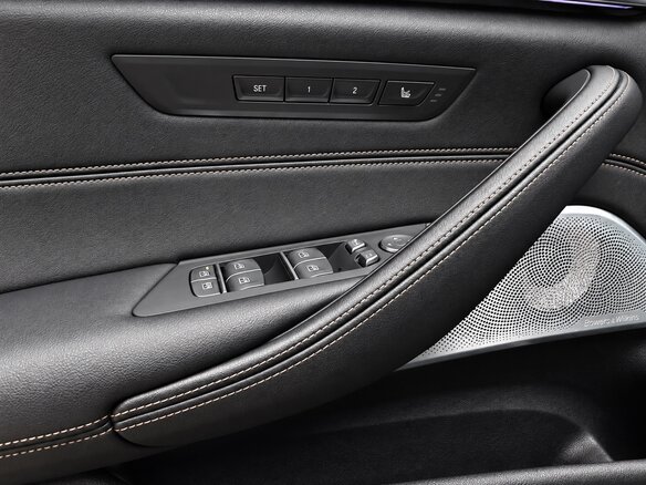 2021 BMW 5 серии 530d xDrive VII (G30/G31/G38) Рестайлинг, серебристый, 6300000 рублей - вид 8