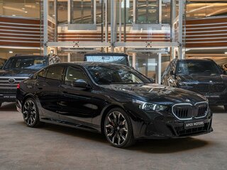 2026 BMW 5 серии 540d xDrive VIII (G60/G61/G68), чёрный, 13590000 рублей, вид 3