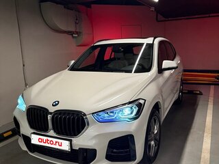 2021 BMW X1 20i xDrive II (F48) Рестайлинг, белый, 4600000 рублей, вид 4