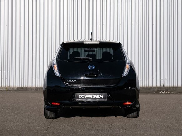 2015 Nissan Leaf 30kWh I (ZE0/AZE0), чёрный, 1110000 рублей - вид 3