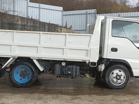 2015 Isuzu Elf (N-series), белый, 2600000 рублей - вид 2