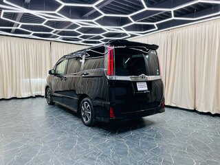 2017 Toyota Noah III (R80), чёрный, 2099999 рублей, вид 4