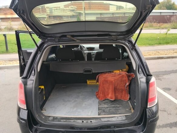 2009 Opel Astra H Рестайлинг, чёрный, 700000 рублей - вид 4