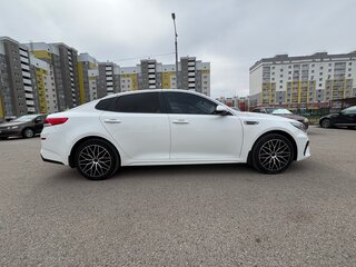 2019 Kia Optima IV Рестайлинг, белый, 1950000 рублей, вид 4