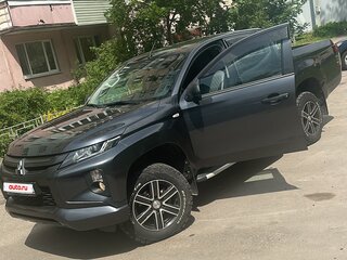 2021 Mitsubishi L200 V Рестайлинг, серый, 3700000 рублей, вид 3