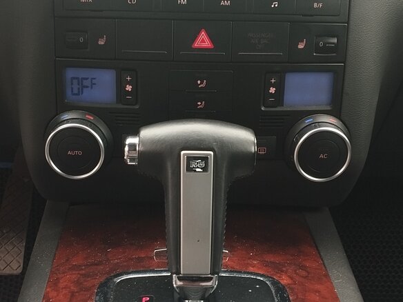 2009 Volkswagen Touareg I Рестайлинг, серебристый, 1850000 рублей - вид 9
