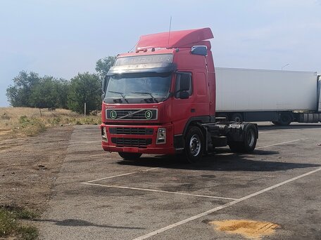 2007 Volvo FM, красный, 2600000 рублей, вид 1