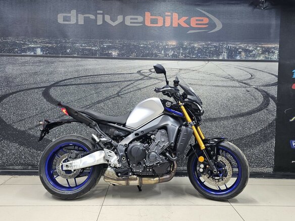 2023 Yamaha MT-09 (FZ-09), серый, 1099000 рублей