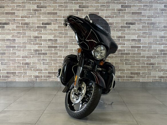 2011 Harley-Davidson CVO Street Glide, чёрный, 1211000 рублей - вид 4