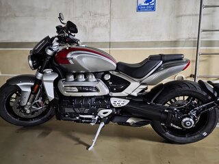 2022 Triumph Rocket 3, серый, 2015000 рублей, вид 4