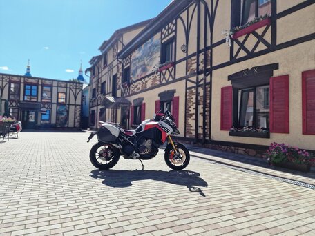 2024 Ducati Multistrada V4, красный, 3000000 рублей, вид 4