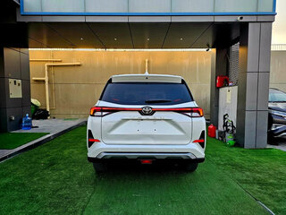 2023 Toyota Veloz, белый, 2245000 рублей, вид 4