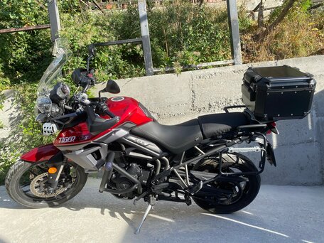 2017 Triumph Tiger 800, красный, 950000 рублей, вид 2