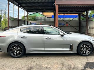 2021 Kia Stinger I Рестайлинг, серый, 3500000 рублей, вид 4