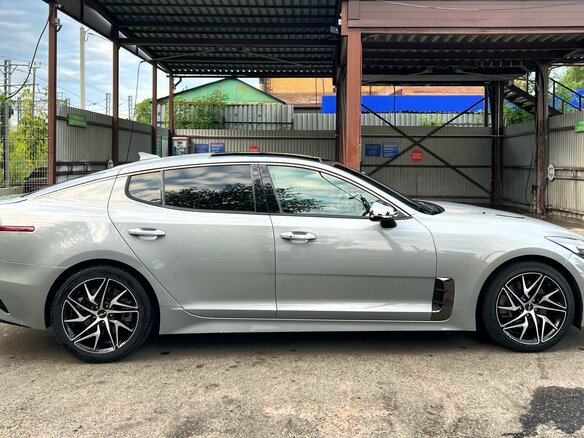 2021 Kia Stinger I Рестайлинг, серый, 3250000 рублей - вид 3
