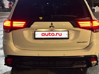 2022 Mitsubishi Outlander III Рестайлинг 3, белый, 3500000 рублей, вид 2