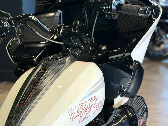 2024 Harley-Davidson CVO Road Glide ST, белый, 4900000 рублей - вид 11