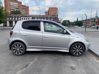 2000 Toyota Vitz I (P10), белый, 280000 рублей, вид 2
