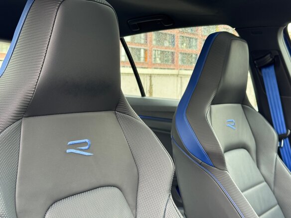 2021 Volkswagen Golf R VIII, синий, 3800000 рублей - вид 33