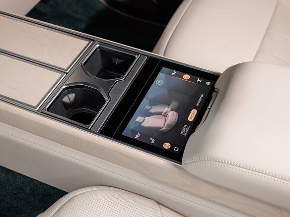 2025 Land Rover Range Rover P615 MHEV Long V, чёрный - вид 29