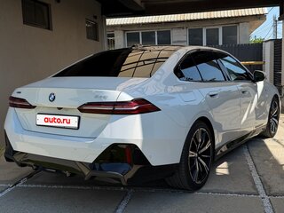2024 BMW 5 серии 530i xDrive VIII (G60/G61/G68), белый, 7750000 рублей, вид 5