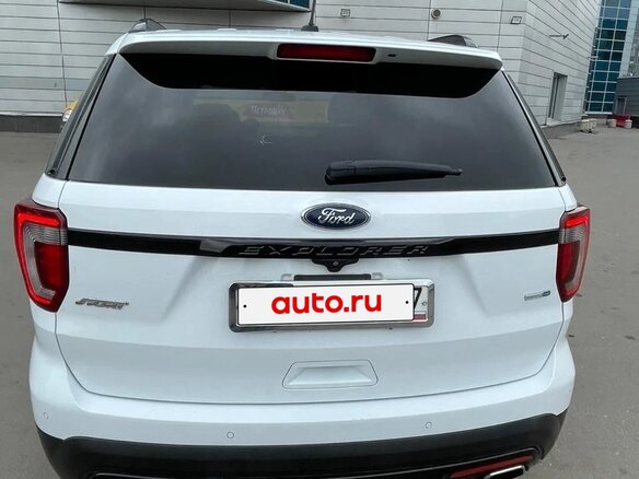 2016 Ford Explorer V Рестайлинг, белый, 2400000 рублей - вид 6