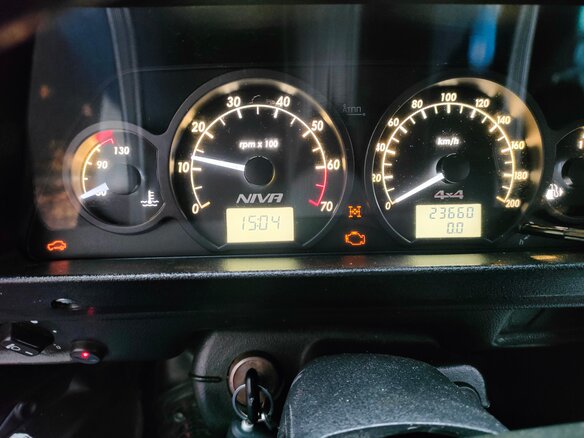 2011 Lada (ВАЗ) 2121 (4x4) I Рестайлинг, белый, 400000 рублей - вид 5