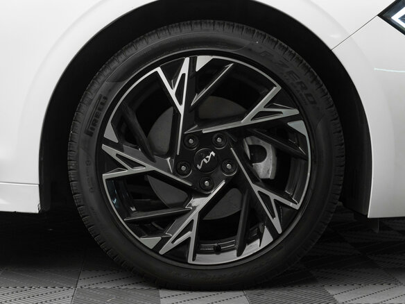 2024 Kia K5 III Рестайлинг, белый, 3600000 рублей - вид 6