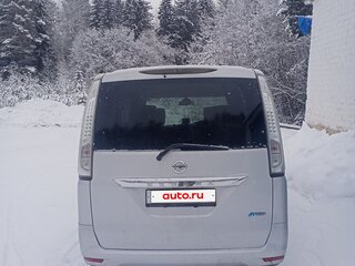 2014 Nissan Serena IV (C26), серебристый, 1150000 рублей, вид 3