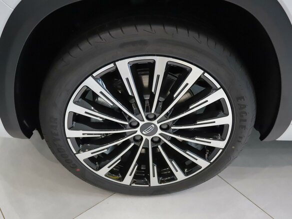 2026 Geely Monjaro I Рестайлинг, белый - вид 8