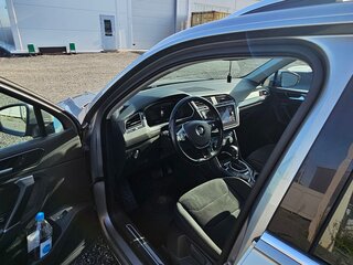 2017 Volkswagen Tiguan II, серебристый, 2450000 рублей, вид 4