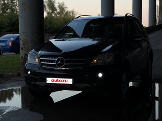 2005 Mercedes-Benz M-Класс 500 II (W164), чёрный, 884000 рублей, вид 3