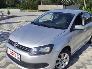 2013 Volkswagen Polo V, серебристый, 690000 рублей, вид 1