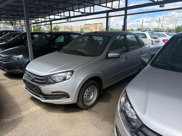 2026 Lada (ВАЗ) Granta I Рестайлинг, серебристый, 990000 рублей