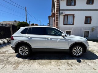 2020 Volkswagen Tiguan II Рестайлинг, белый, 2850000 рублей, вид 4