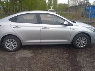2017 Hyundai Solaris II, серебристый, 1200000 рублей, вид 3